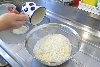 最初に美味しい水を吸わせる