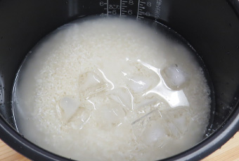 炊く前にしっかり吸水時間をとる